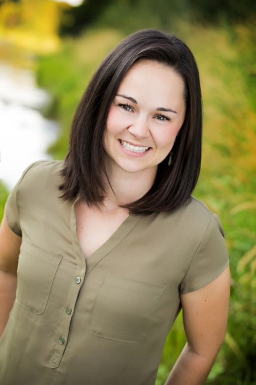 MediaKit_AuthorPhoto_TheSaleOfWoodhouseGlass